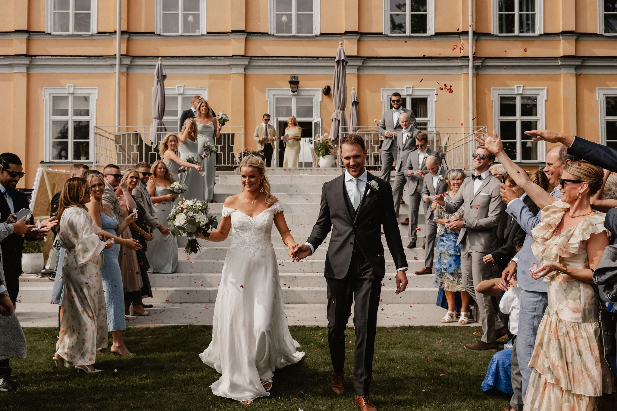 Bröllop på Thoresta Herrgård – terrassen med utsikt mot parken