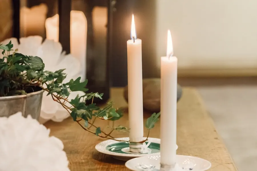 Stearinljus på gården
