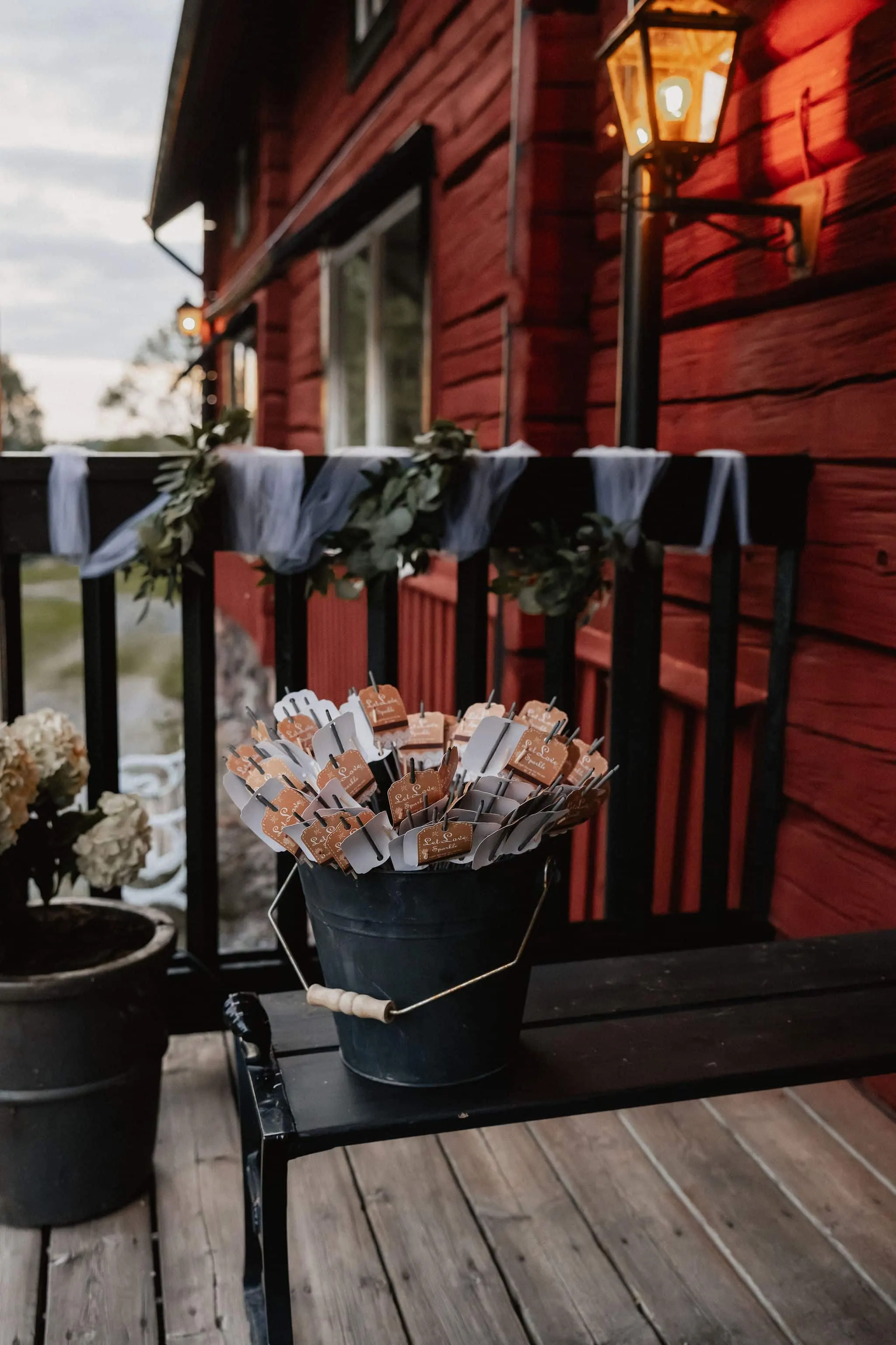 Magasinet entré med blommor