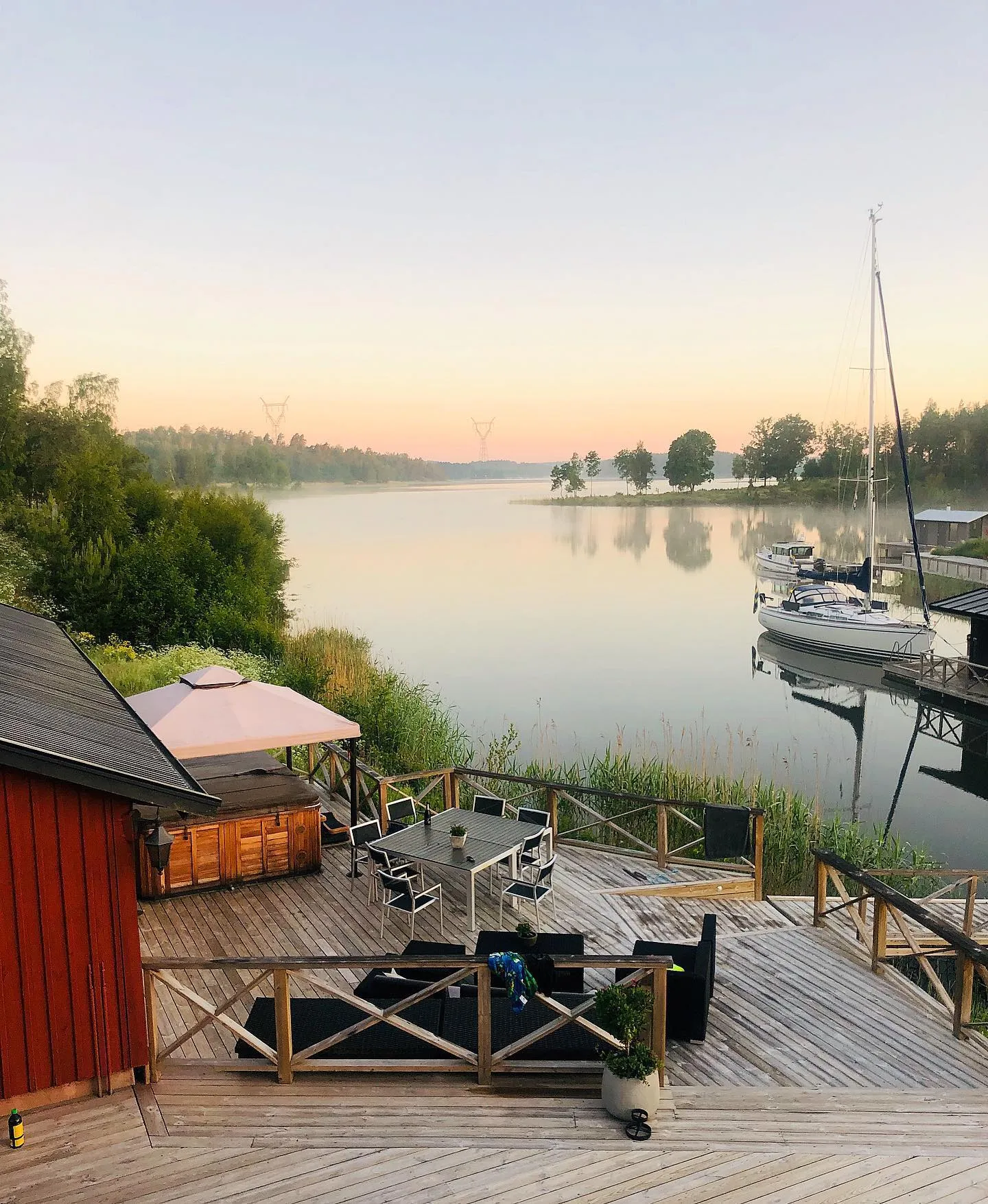 Spabad vid Mälaren på natten – Ören på Thoresta Herrgård